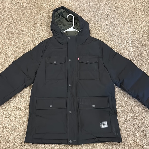 Levi’s puffer coat. New never worn size large runs a bit big. - Picture 2 of 4